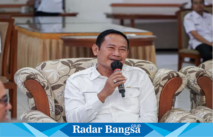 
Bupati Lamongan, Yuhronur Efendi, saat menghadiri audensi BPS di Guest House Kabupaten Lamongan (IST)