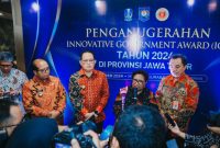 Wakil Menteri Dalam Negeri RI Ribka Haluk dan Gubernur Jawa Timur Adhy Karyono hadir di Innovative IGA 2024 di Mercure Surabaya Grand Mirama Hotel (IST)