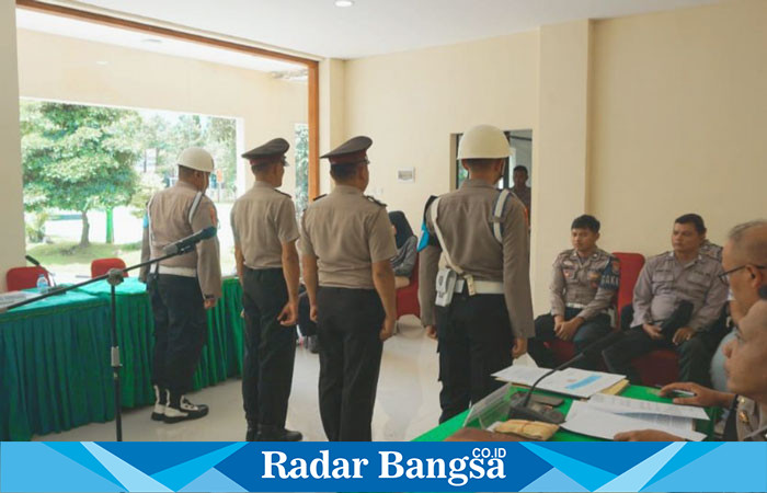 Foto: Ilustrasi Para Pejabat Polres Batu Menempati Ruang Sidang Disiplin dan Komisi Etik Profesi Polri di Ruang Tatya Dharaka.