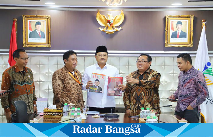 Ketua Umum Firdaus, menggelar audensi bersama Menteri Sosial Republik Indonesia, Drs. H. Saifullah Yusuf, di Ruang Kerja Menteri Sosial, Gedung Kementerian Sosial, Jakarta (hms SMSI Pusat)