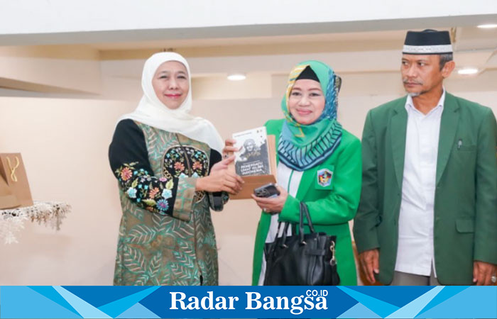 Ketua Umum PP Muslimat NU, Khofifah Indar Parawansa, hadiri acara bedah buku yang digelar di Auditorium Universitas Islam Makassar (UIM) Al-Gazali (hms)