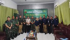 Wakil Ketua LPSK, Sri Suparyati, bersama tim dari Kantor Perwakilan LPSK Medan, saat foto bersama Anggota Kumdam I/Bukit Barisan (Dok istimewa)