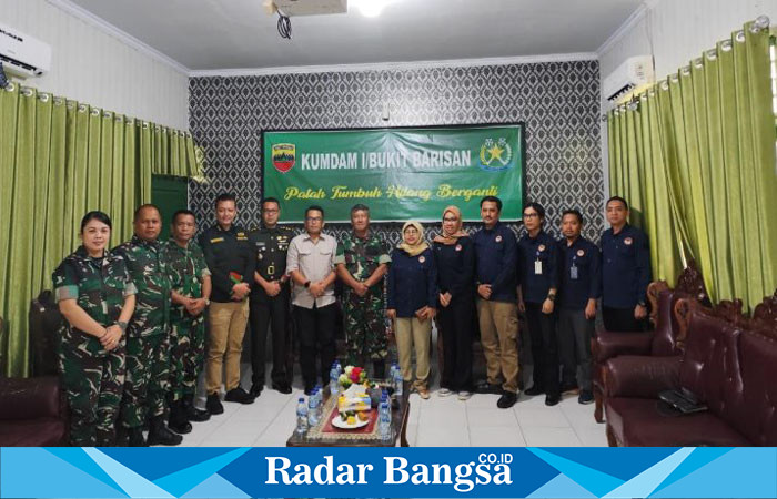 Wakil Ketua LPSK, Sri Suparyati, bersama tim dari Kantor Perwakilan LPSK Medan, saat foto bersama Anggota Kumdam I/Bukit Barisan (Dok istimewa)