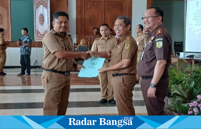 Penandatanganan Pakta Integritas Kepala Desa Se-Kabupaten Madiun (IST)