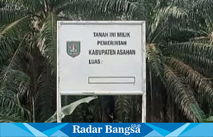 Plank  pemberitahuan tanah ini milik pemerintah kabupaten Asahan yang terpasang di lahan perkebunan eks HGU PT. BSP Kisaran. ( foto/istimewa)