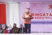 Bupati Lamongan, Yuhronur Efendi , saat bertindak sebagai inspektur apel pada Peringatan Hari Ibu ke-96 di Halaman Pemkab Lamongan, Senin (23/12/2024)(IST)