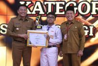 (kanan) Plt. Bupati Sidoarjo, H. Subandi SH., M.Kn., 