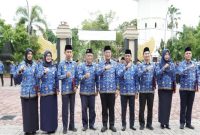 Wakil Bupati Lamongan, Abdul Rouf, saat memimpin apel Korpri dalam rangka peringatan Hakordia 2024 dan Bela Negara, Selasa (17/12) pagi, di halaman Pemkab Lamongan (ist)