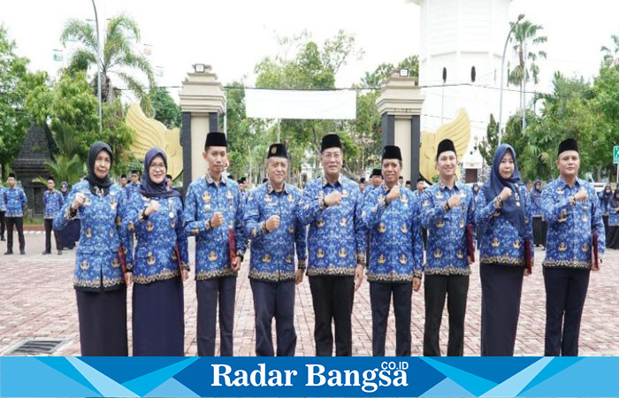 Wakil Bupati Lamongan, Abdul Rouf, saat memimpin apel Korpri dalam rangka peringatan Hakordia 2024 dan Bela Negara, Selasa (17/12) pagi, di halaman Pemkab Lamongan (ist)