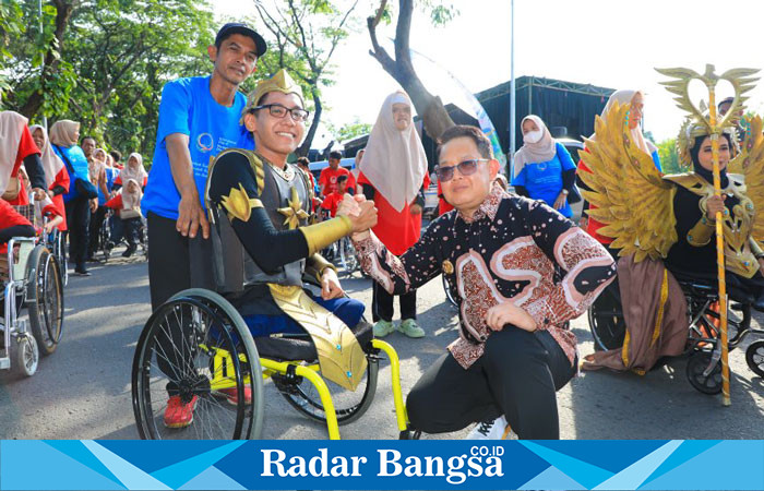 Pj. Gubernur Jawa Timur, Adhy Karyono saat menghadiri Puncak Hari Disabilitas Internasional (HDI) 2024 di Expo Centre, Ciputra The Taman Dayu, Kabupaten Pasuruan (ist)