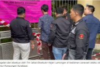 Proses penyegelan dan eksekusi dilakukan oleh Tim Jaksa Eksekutor Kejari Lamongan di kediaman Lanawati, istri terpidana Jonatan Dunan (JD), yang terletak di Menur Pumpungan, Surabaya (IST)
