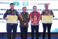 Pj Gubernur Jawa Timur, Adhy Karyono, menghadiri prosesi penandatanganan perjanjian kerja sama antar pemegang saham pengendali Shareholder Agreement/SHA (hms)