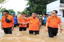 Pj. Gubernur Jawa Timur, Adhy Karyono, meninjau langsung lokasi bencana banjir di Kelurahan Kepatihan, Kecamatan Ponorogo (IST)