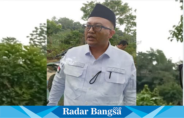 Plt DLH Batu Ir.Alfi Nur Hidayat, ST.,M.T. Sidak Timbunan sampah dusun Durek Desa Giripurno Bumiaji Kota Batu (Dok foto RadarBangsa/Heru Is)