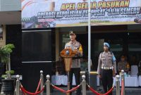 Kapolres Lamongan, AKBP Bobby Adimas Candra Putra saat pimpin apel (IST)