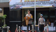 Kapolres Lamongan, AKBP Bobby Adimas Candra Putra saat pimpin apel (IST)