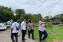 Kapolsek Sedati, Iptu Masyita Dian Sugianto, bersama Kepala Desa Buncitan, Mujiono, melakukan peninjauan ke lokasi P2B di Perumahan Swan Regency (IST)