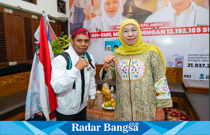 Relawan Khofifah Indar Parawansa dan Emil Elestianto Dardak, Medi Bastoni (48) saat singgah ke rumah Calon Gubernur Jatim terpilih mohon doa restu (hms)