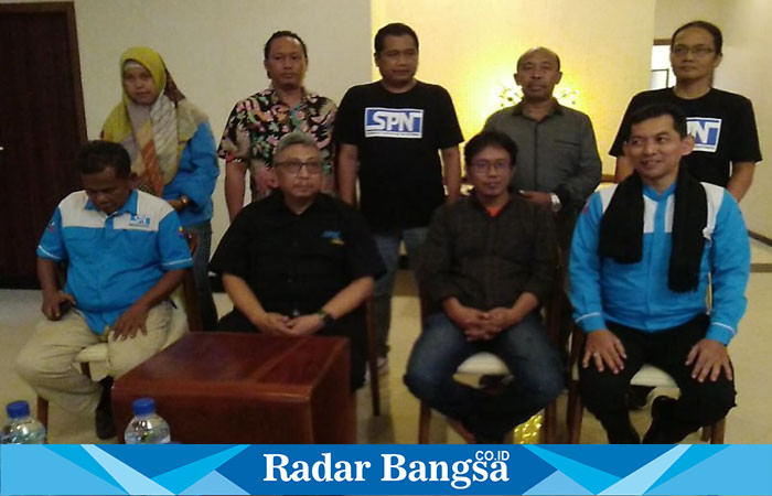 Kepala Dinas Tenaga Kerja Kabupaten Sidoarjo, Ainun Amalia, dalam rapat yang berlangsung pada Rabu (11/12).