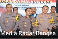 Tengah, Kapolres Batu AKBP Andi Yudha Pranata, S.H., S.I.K., M.Si., bersama Wakapolresta Malang Kota dan Kapolres Malang.(hms)