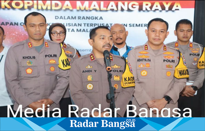 Tengah, Kapolres Batu AKBP Andi Yudha Pranata, S.H., S.I.K., M.Si., bersama Wakapolresta Malang Kota dan Kapolres Malang.(hms)