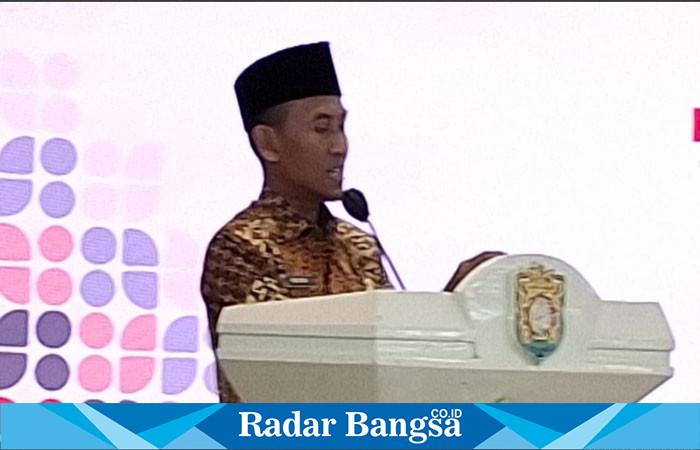 PJ Sekda Kendal Agus Dwi Lestari mengumumkan kenaikan UMKM tahun 2025.(RadarBangsa.co.id/rob).