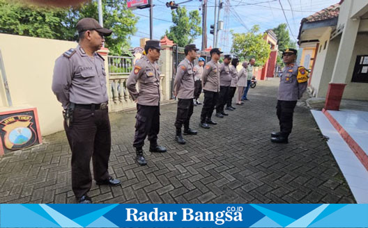 Kapolsek Tikung, IPTU Tulus Haryanto, S.E., M.H., memimpin apel pagi di halaman Mapolsek Tikung (ist)