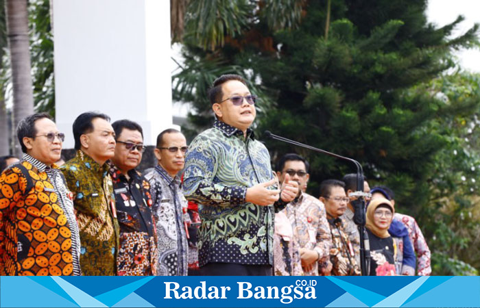 Pj. Gubernur Jawa Timur, Adhy Karyono, memulai tahun 2025 dengan memimpin Apel Pagi bersama seluruh Aparatur Sipil Negara (ist)