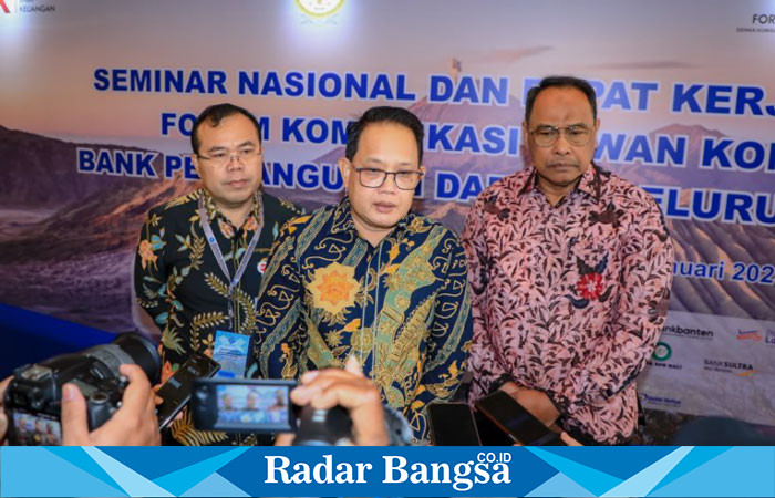 Pj Gubernur Jawa Timur, Adhy Karyono  dalam Seminar Nasional dan Rapat Kerja Nasional FKDK-BPDSI  digelar di Grand Mercure Hotel Malang (hms)