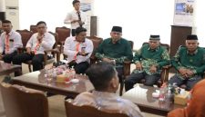 Bupati Asahan  H. Surya B, Sc sambut  audensi ketua dan pengurus Lazismu Asahan. ( foto/istimewa  )