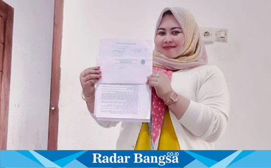 Suliswati saat mendaftarkan  sebagai calon Kasun Jatilankir (Dok foto RadarBangsa.co.id)