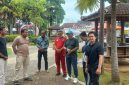 Tim Dinkes P2KB bersama Tim DLH dan perangkat Desa Kolor, saat Meninjau Kondisi Taman Tajamara, Sumenep, Jawa Timur. (Ist)