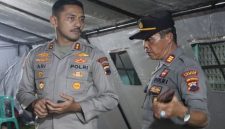 Kapolres Demak, AKBP Ari Cahya Nugraha, melakukan pengecekan terhadap tempat pengungsian dan dapur umum yang didirikan di Balai Desa Kebonagung (ist)