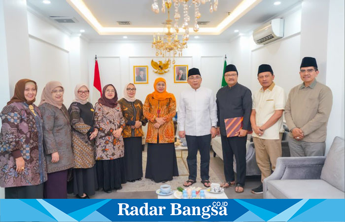 Ketua Umum Pimpinan Pusat Muslimat Nahdlatul Khofifah Indar Parawansa, silaturahmi dengan Ketua Umum PBNU, KH Yahya Cholil Staquf, beserta jajaran PBNU di Kantor PBNU Jakarta (ist)