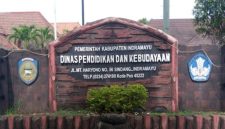 Tampak depan kantor Dinas Pendidikan dan Kebudayaan Kabupaten Indramayu (Dok Jayas)