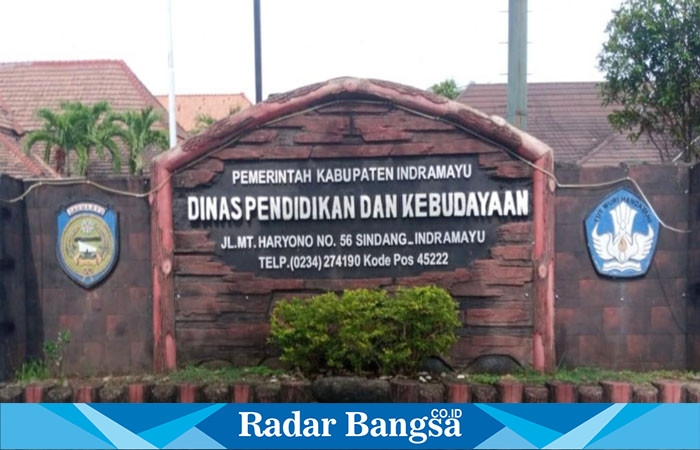 Tampak depan kantor Dinas Pendidikan dan Kebudayaan Kabupaten Indramayu (Dok Jayas)