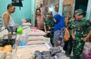 Anggota TNI saat pemantauan harga bahan pokok (ist)