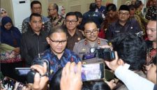 Pj. Walikota Batu Aries Agung Paewai, Kapolres Batu, Kajari Batu, Ketua DPRD Batu, saksikan statemen Pj. Walikota pada awak media (ist)