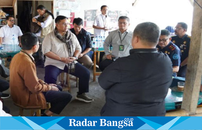 Ombudsman RI bersama Kementerian ATR/BPN, Kementerian Lingkungan Hidup, dan Kemenko Bidang Perekonomian  saat sidak pagar laut di Kecamatan Kronjo, Tangerang, Rabu (15/1/2025) (ist)