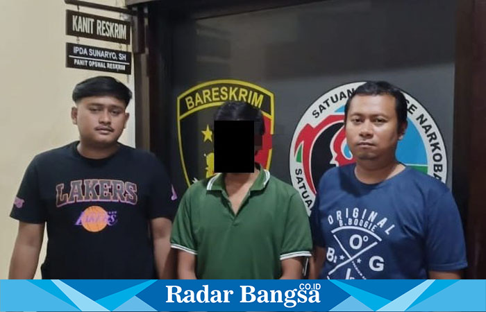 (tengah) Pelaku Judi saat diamakan Polisi (ist)