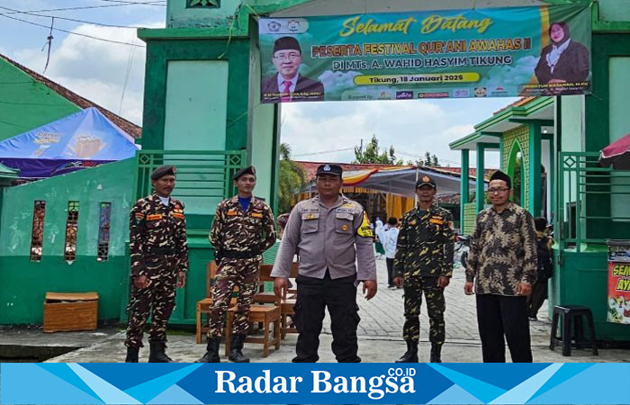 Anggota Polsek Tikung saat pengamanan di Festival Qur'ani Awahas II MTs Wahid Hasyim Tikung (ist)