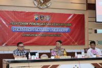 (tengah) Kapolres Lamongan, AKBP Bobby A. Condroputra, S.H., S.I.K., M.Si.,(kiri)  Bapak Ephraim J.K. Caraen, S.H., M.Hum., C.Med., Analis Perdagangan Ahli Muda pada Direktorat Pemberdayaan Konsumen Kementerian Perdagangan RI, serta Kasat Reskrim (ist)
