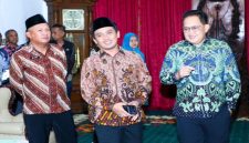 Pj.Gubernur Jawa Timur, Adhy Karyono, menerima kunjungan Walikota Pasuruan, Adi Wibowo, beserta jajaran untuk melakukan audiensi di Gedung Negara Grahadi (hms)