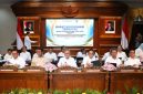 Pj Gubernur Jawa Timur, Adhy Karyono, Rapat Koordinasi Bidang Pangan bersama Menteri Koordinator Bidang Pangan RI Zulkifli Hasan dan sejumlah lembaga terkait di Gedung Negara Grahadi, Surabaya (ist)