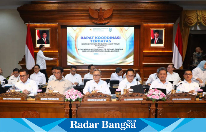 Pj Gubernur Jawa Timur, Adhy Karyono, Rapat Koordinasi Bidang Pangan bersama Menteri Koordinator Bidang Pangan RI Zulkifli Hasan dan sejumlah lembaga terkait di Gedung Negara Grahadi, Surabaya (ist)