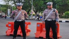 Anggota Satlantas Polres Lamongan saat pengamanan Mince di Alun-alun (Dok foto Hms)