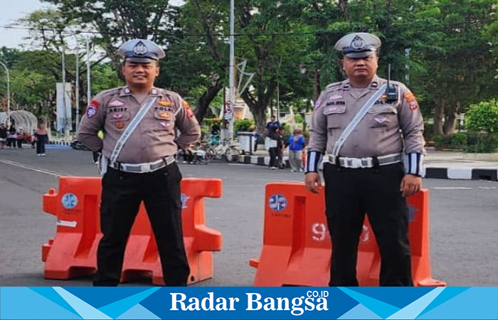 Anggota Satlantas Polres Lamongan saat pengamanan Mince di Alun-alun (Dok foto Hms)