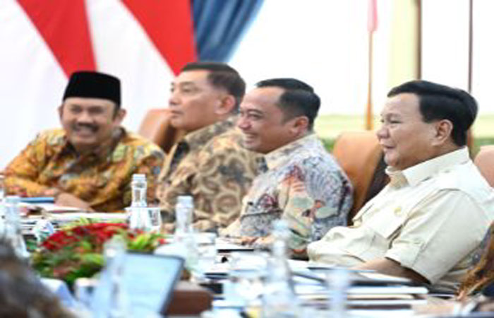 Presiden Prabowo Subianto memimpin rapat terbatas di Istana Merdeka, Jakarta (Dok BPMI Setpres)