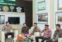  Kapolres Lamongan AKBP Bobby A. Condroputra, S.H., S.I.K., M.Si.,  saat menerima kunjungan karangtaruna Ist)