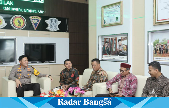  Kapolres Lamongan AKBP Bobby A. Condroputra, S.H., S.I.K., M.Si.,  saat menerima kunjungan karangtaruna Ist)